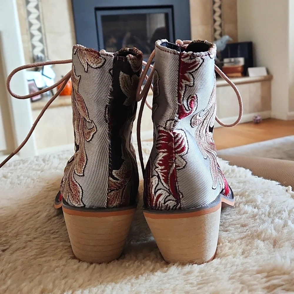 Fabulous NWOT Floral Tapestry Lace Up Cowgirl Western Boho Ankle Boots π’ π€π - Picture 6 of 16